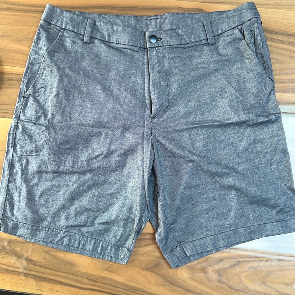 Lululemon shorts size 36